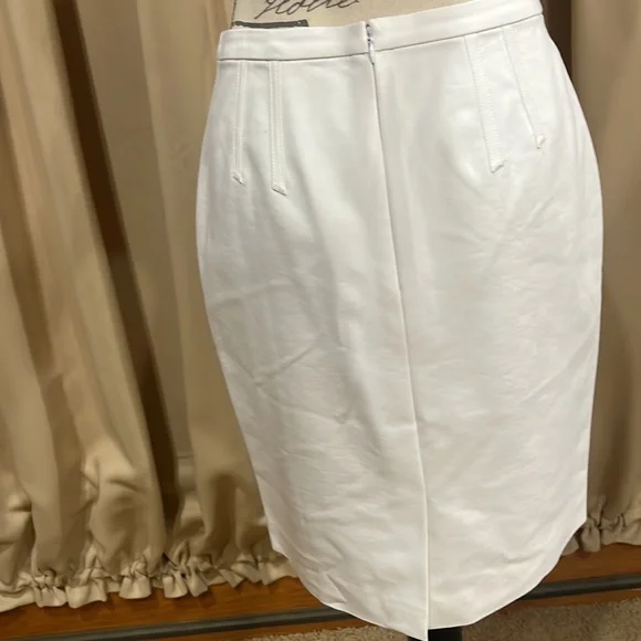 White skirt - Picture 3 of 6